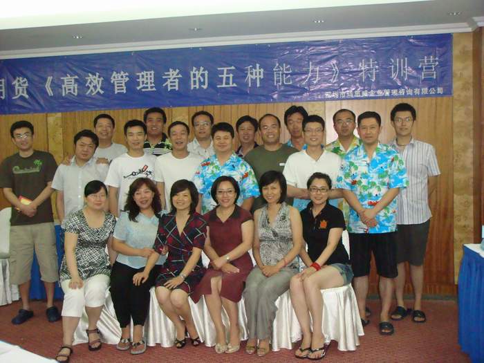 朱老师与学员合影留念